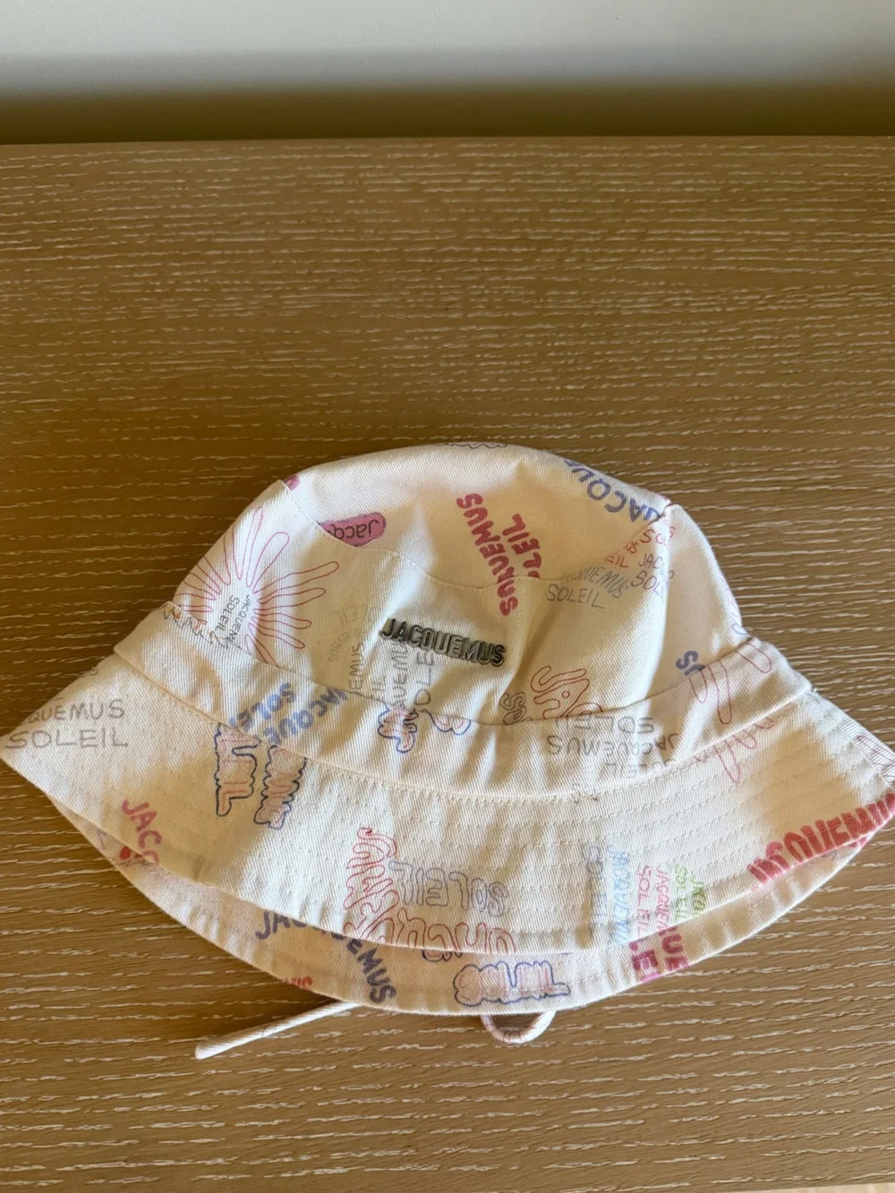 Jacquemus Cream Bucket Hat with Multicolor Logo Print - size 60